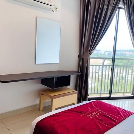 Marina Heights Hotel Residences Лумут Екстериор снимка