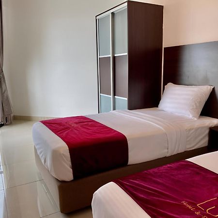 Marina Heights Hotel Residences Лумут Екстериор снимка