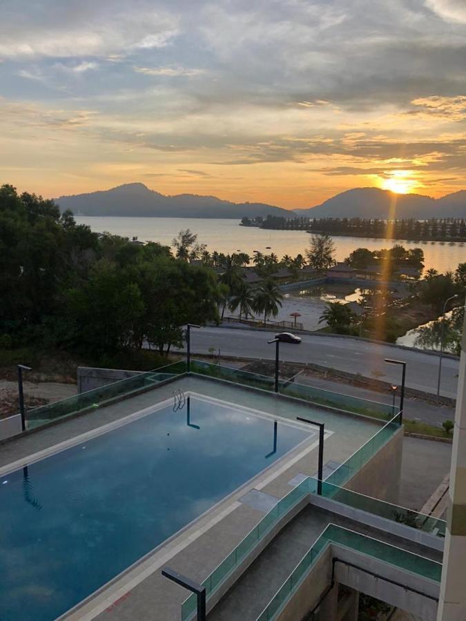 Marina Heights Hotel Residences Лумут Екстериор снимка