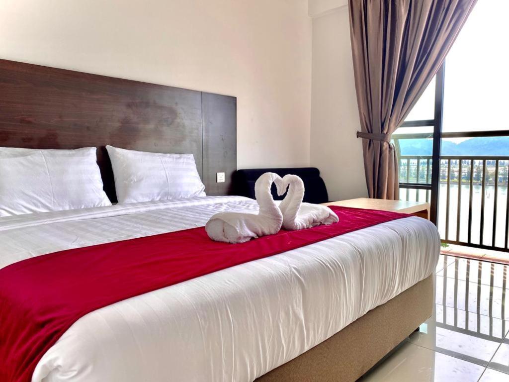 Marina Heights Hotel Residences Лумут Екстериор снимка