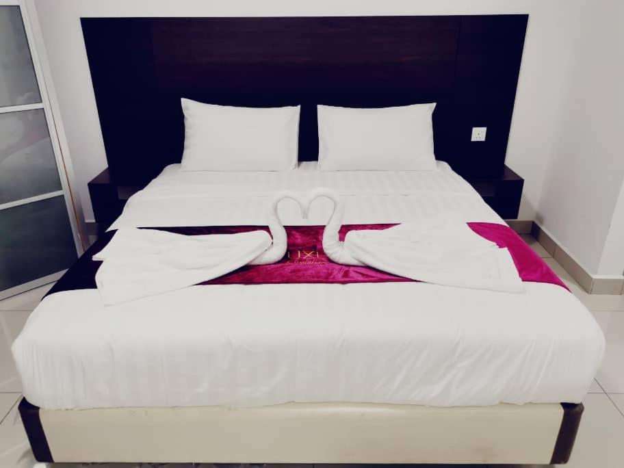 Marina Heights Hotel Residences Лумут Екстериор снимка