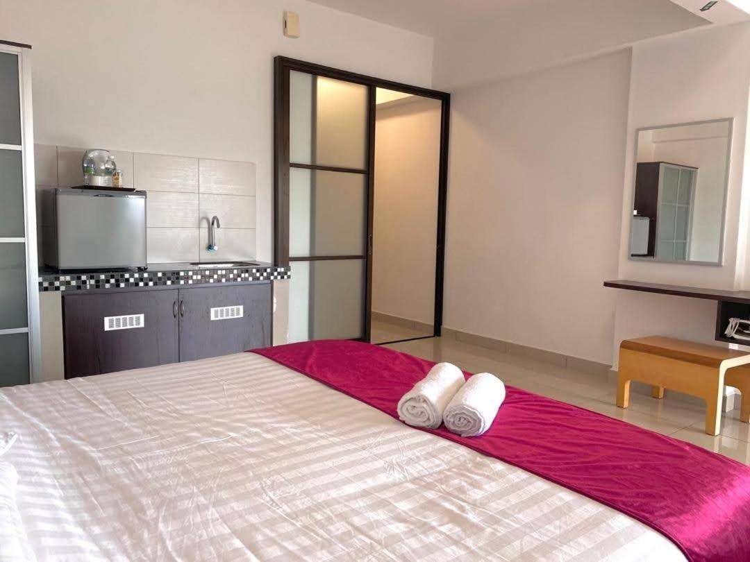 Marina Heights Hotel Residences Лумут Екстериор снимка