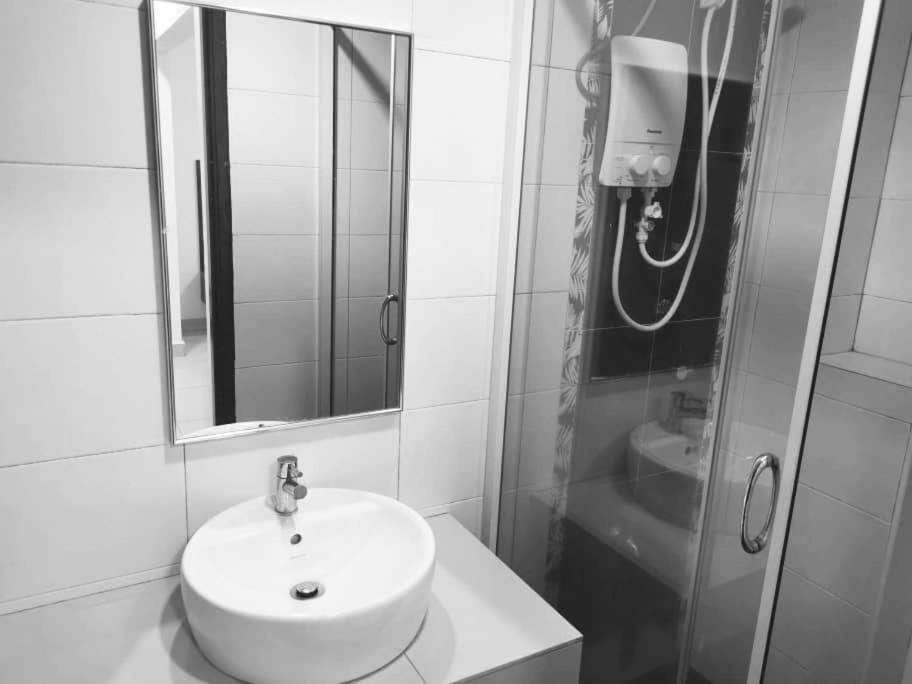Marina Heights Hotel Residences Лумут Екстериор снимка