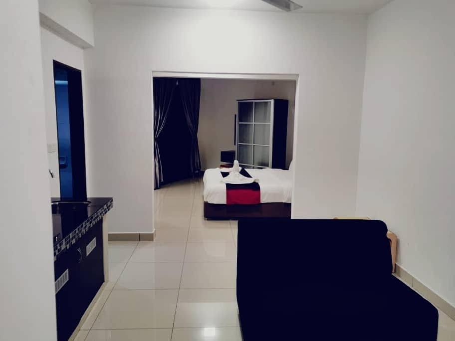 Marina Heights Hotel Residences Лумут Екстериор снимка