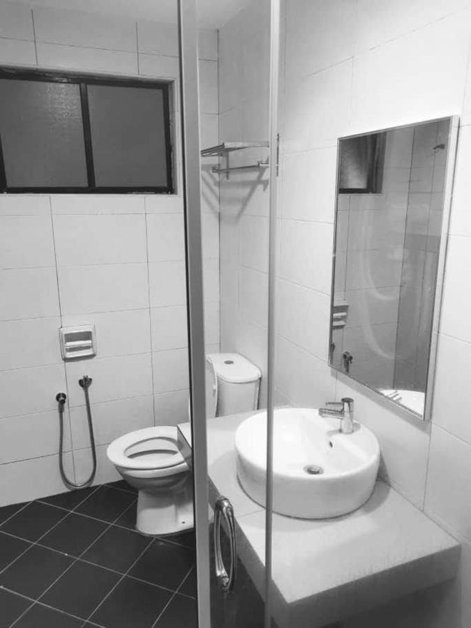 Marina Heights Hotel Residences Лумут Екстериор снимка