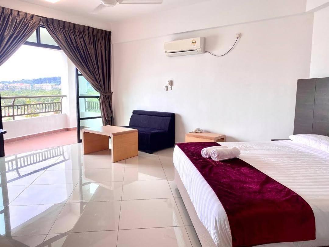 Marina Heights Hotel Residences Лумут Екстериор снимка