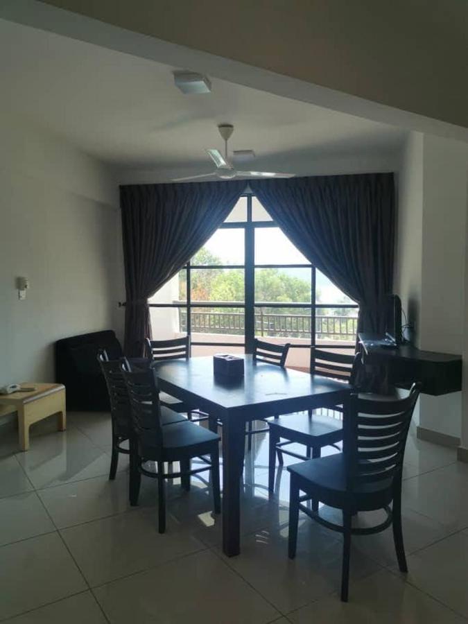 Marina Heights Hotel Residences Лумут Екстериор снимка