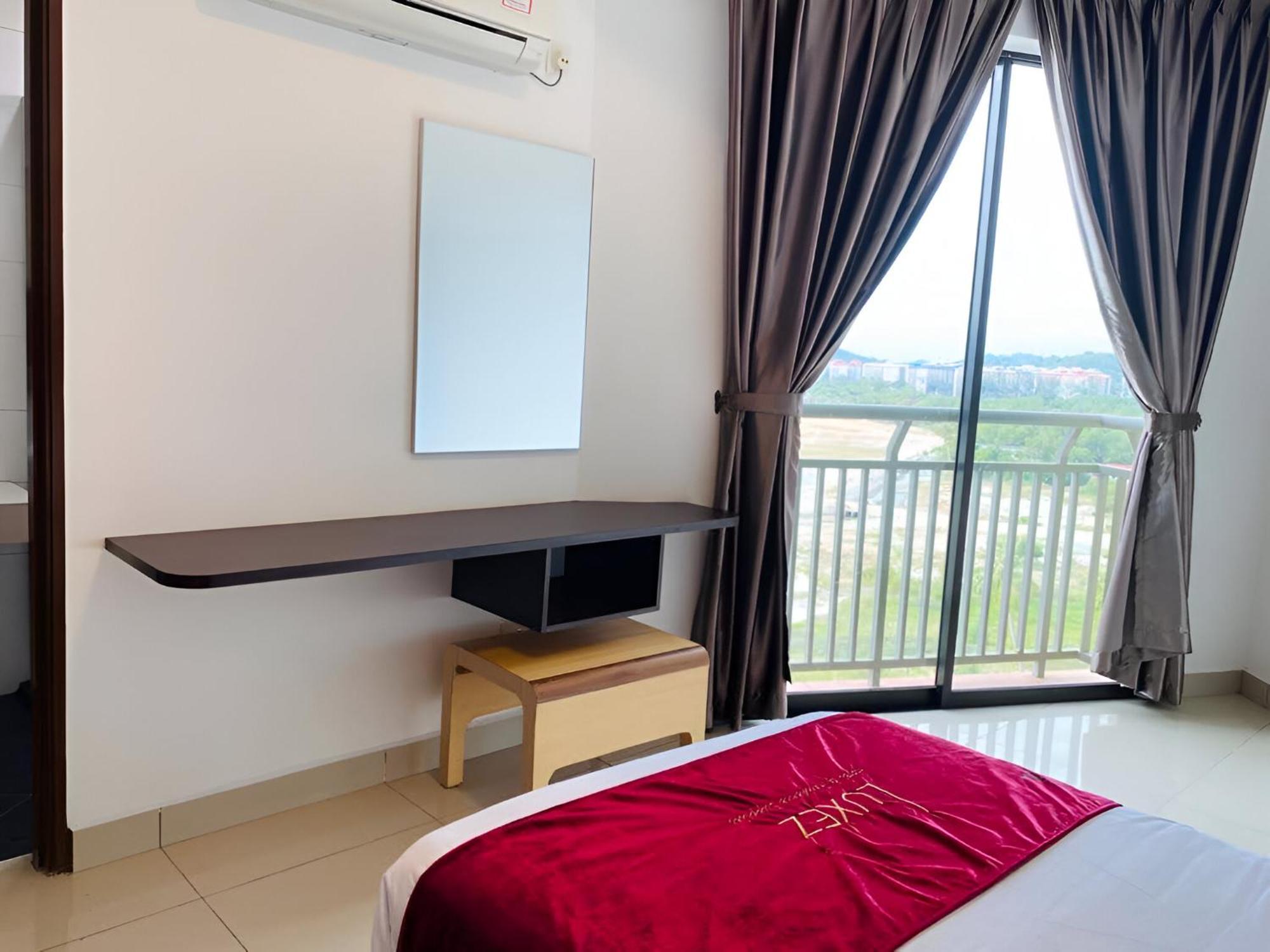 Marina Heights Hotel Residences Лумут Екстериор снимка